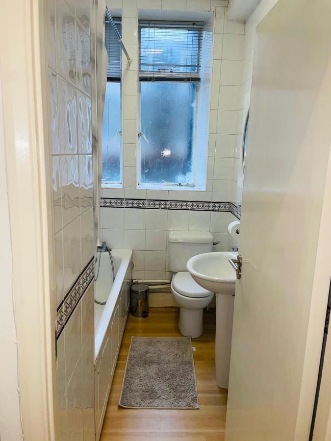 Amazing 2 Bedroom Apartment Лондон Екстериор снимка